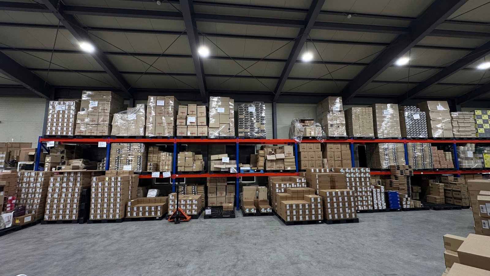 Wholesale order preparation inside a warehouse
